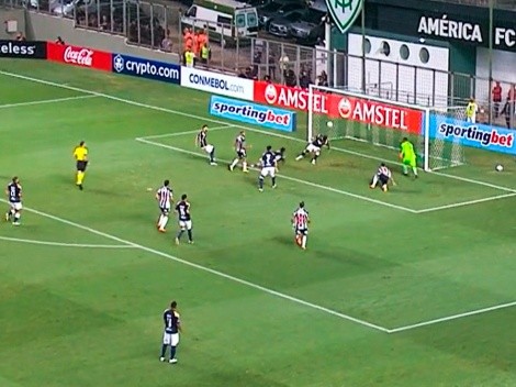 El 'Kaiser' salvó a Alianza: Zambrano evitó el 1-0 de Mineiro