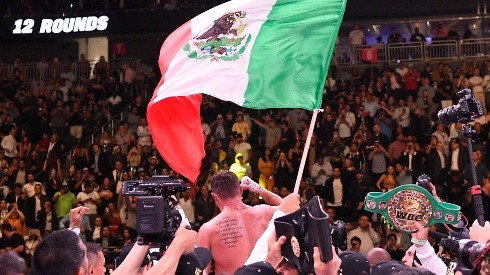 Canelo Álvarez sacrificará una millonada para pelear en México.