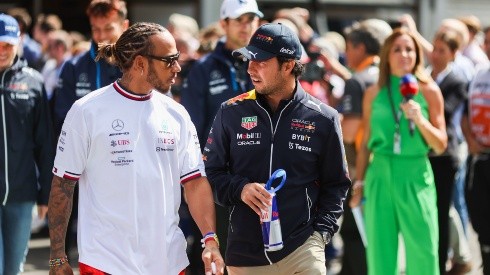 Lewis Hamilton elogia el progreso de Checo Pérez.