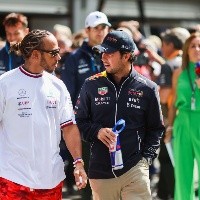 Hamilton prefiere a Checo Pérez que a Verstappen