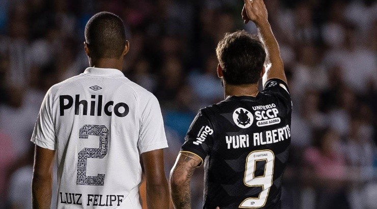 Foto: Raul Baretta/AGIF - Luiz Felipe em ação no ano passado, diante do Corinthians.