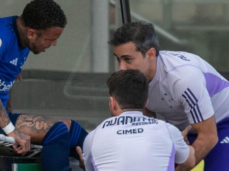 Atacante Bilu é vítima de lesão em disputa de bola e direção médica do Cruzeiro não se pronuncia
