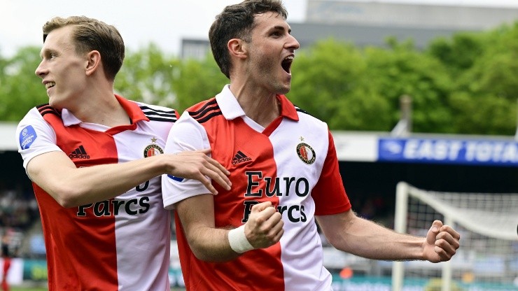 Santi Giménez y un doblete que deja al Feyenoord al borde del título.