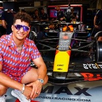 Patrick Mahomes 'recruits' Max Verstappen and Checo Perez for the Chiefs at Miami Grand Prix