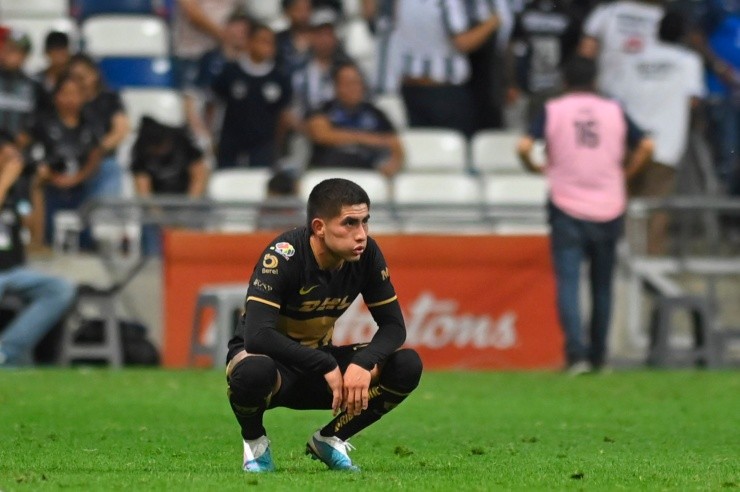 Pablo Monroy ha tenido que acelerar su adaptación, pero Pumas buscará lateral izquierdo (Imago7)