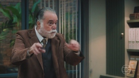 Tony Ramos como Antônio La Selva em cena da estreia de Terra e Paixão, da Globo