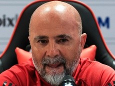 Sampaoli presenteou um vendedor ambulante com a camisa do Flamengo