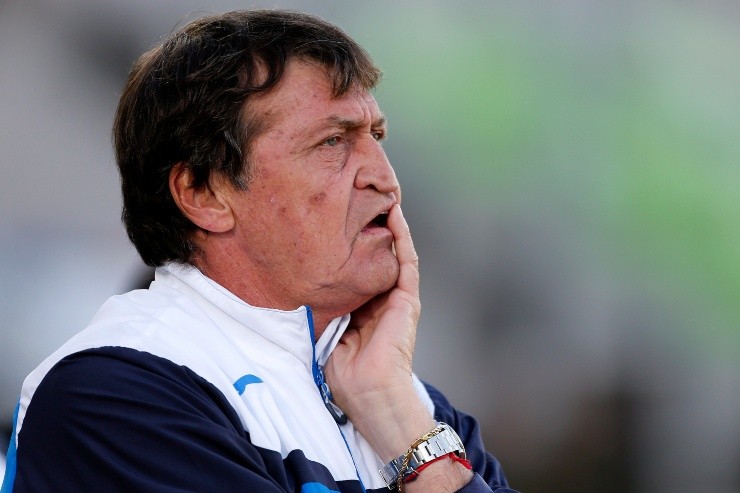 Falcioni no tuvo un buen paso por la UC | Foto: Photosport 