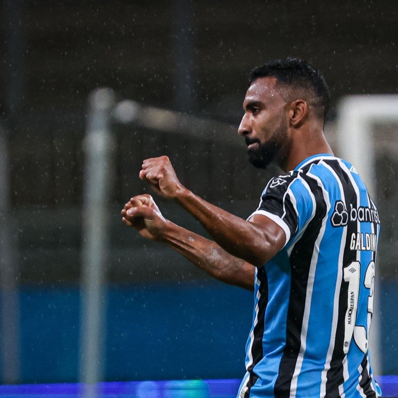 Renato indica mudança com Galdino ou Zinho 'roubando' vaga de medalhão no Grêmio