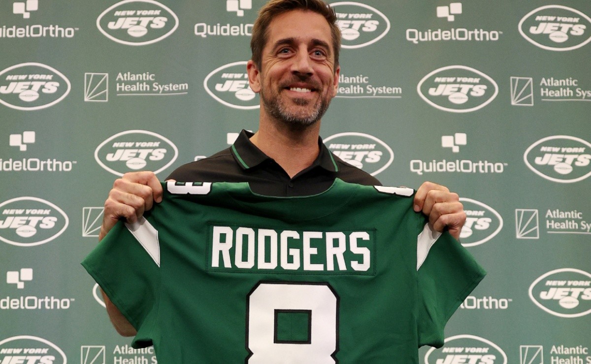 Aaron Rodgers traded to Jets in franchise-altering blockbuster