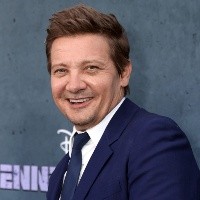 GUERREIRO! Jeremy Renner posta vídeo mostrando sua recuperação pós-acidente