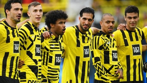Jugadores con camisetas de Borussia Dortmund.