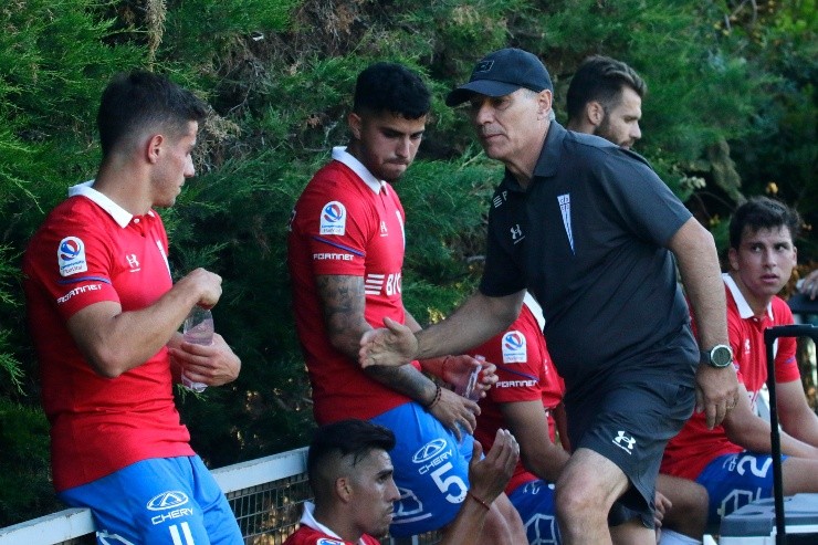 Ariel Holan Daniel González Universidad Católica