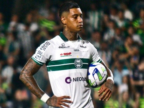 Zago revela se Alef Manga tem chance de jogar Atletiba no Coritiba