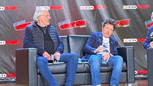 Michael Fox y Christopher Lloyd en la Comic-Con de Nueva York del 2022.