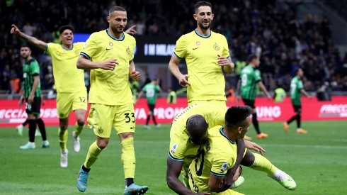 Inter en festejo de gol sobre Sassuolo.