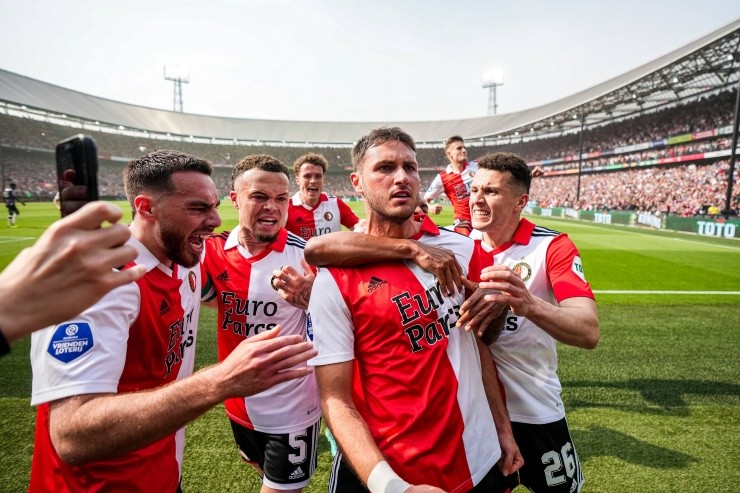 Santiago Giménez fue el jugador con más goles en la consagración del Feyenoord (Imago)