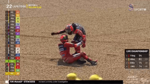 MotoGP: Bagnaia e Viñales se chocam na França e trocam empurrões