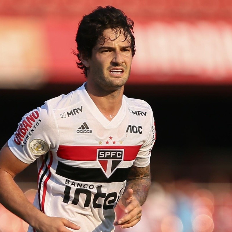 Torcida descobre quando Pato poderá reestrear pelo São Paulo