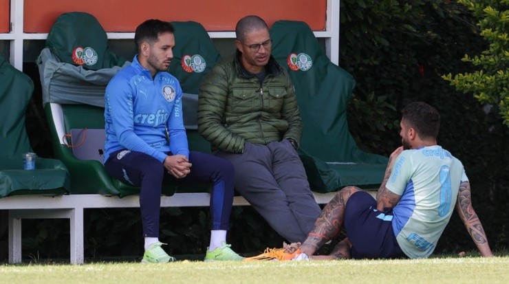 Foto: Cesar Greco/Palmeiras/by Canon - Alex conversou bastante com Luan e Zé Rafael.