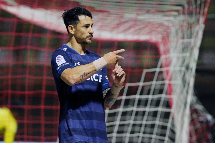 Zampedri se mantiene en la lucha por ser el goleador histórico de la UC | Foto: Photosport 