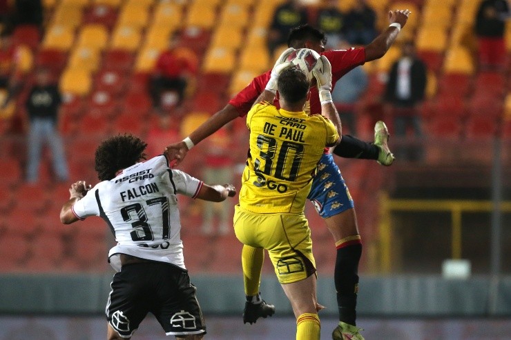 De Paul agarra la camiseta de titular en Colo Colo | Foto: Photosport 