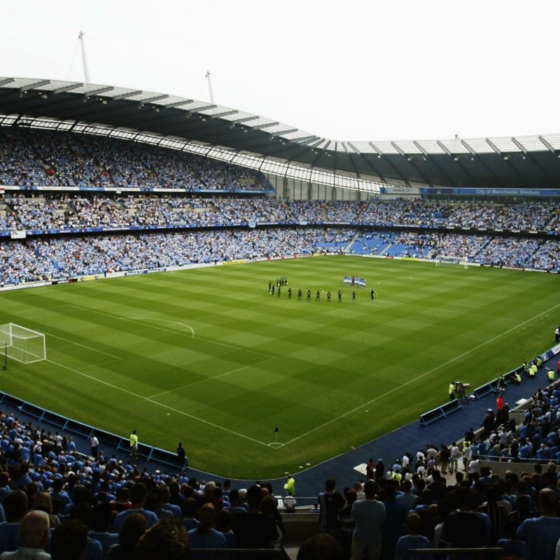 ¿Por qué el estadio de Manchester City se llama Etihad y cuál es su nombre original?