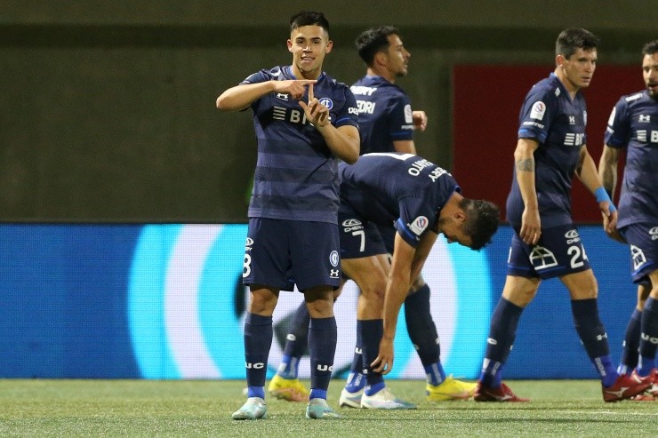 Aravena vive un buen presente en la UC | Foto: Photosport 