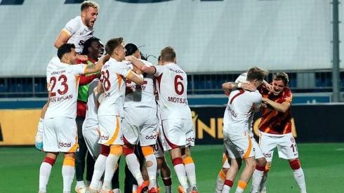 Festejo de gol de Galatasaray.