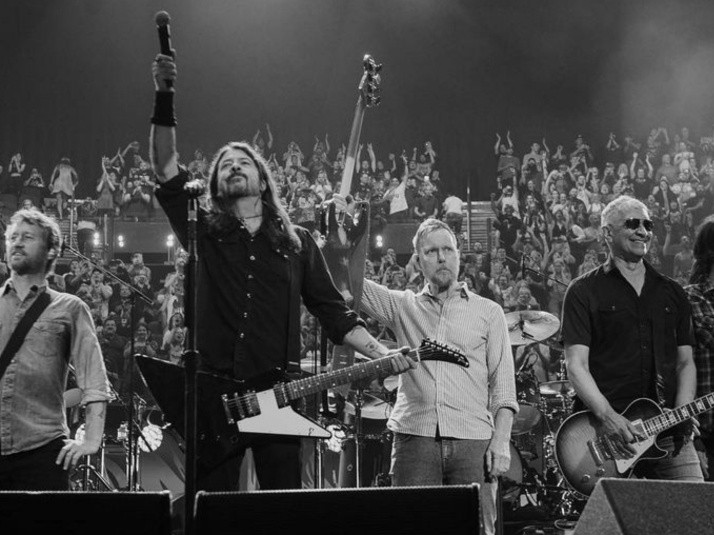 Foo Fighters estrena nueva canción: Escucha Under You