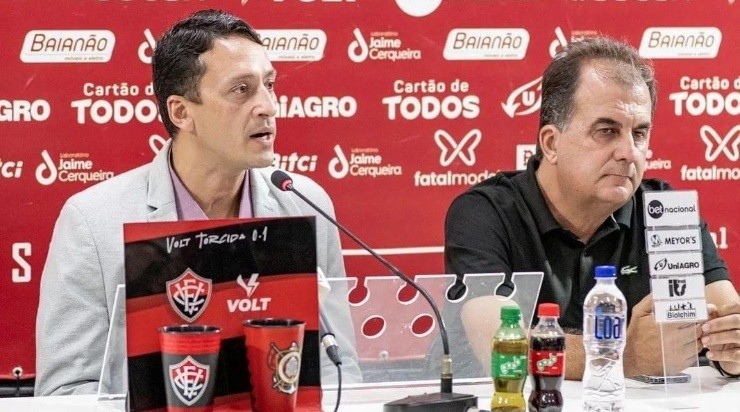 Foto: Pietro Carpi - Ítalo Rodrigues e o presidente do Clube Fábio Mota
