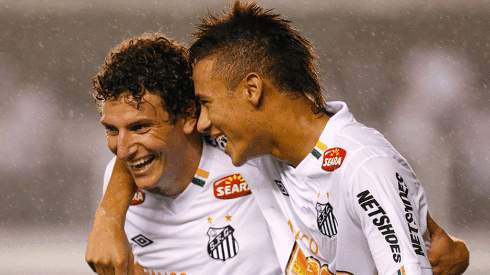 Foto: (Ricardo Saibun/Flickr Oficial Santos) - Elano e Neymar jogaram juntos no Santos