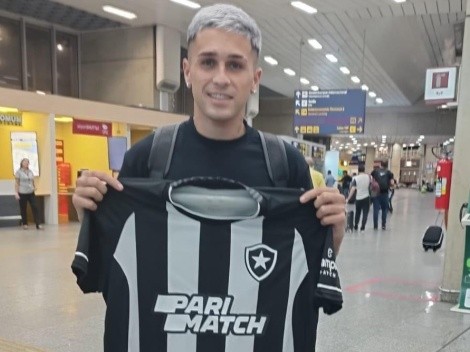 Diego Hernández chega ao Botafogo e conversa com torcida pela 1ª vez