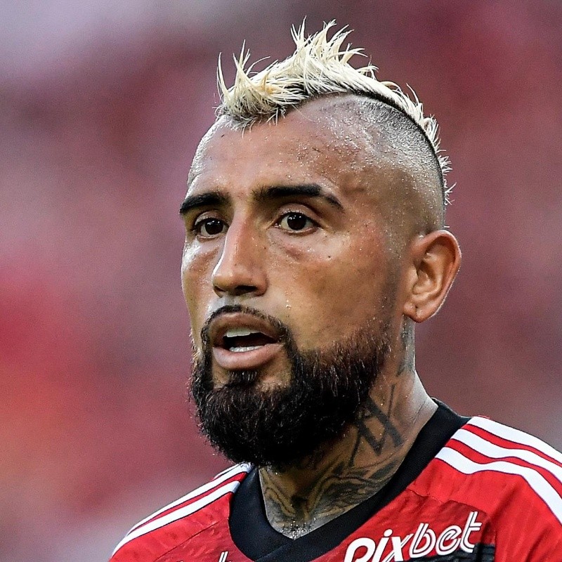 Flamengo deverá providenciar a saída de Vidal e outros medalhões 