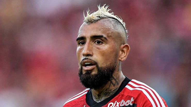 Foto: Thiago Ribeiro/AGIF- Flamengo deverá dimunuir a idade média do elenco e medalhões como Vidal não deverão renovar