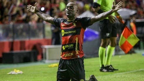 Rafael Vieira/AGIF - Atacante de 38 anos marcou dois gols na vitória pernambucana