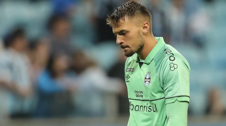 Foto: Pedro H. Tesch/AGIF - Gabriel Grando vem sendo o titular na meta do Grêmio