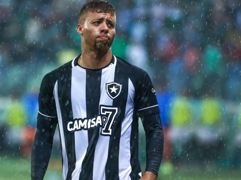 Ausente na Sul-Americana, Fernandes obriga Castro a repensar elenco do Botafogo