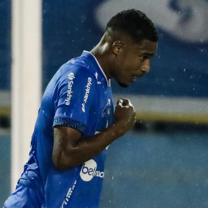 Paysandu rescinde contrato com atacante Stéfano Pinho