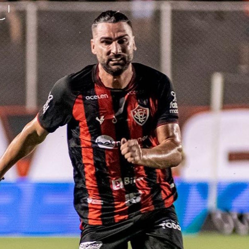 Vitória ganha do CRB em momento decisivo da partida pelo Campeonato brasileiro da Série B