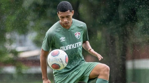 Foto: Leonardo Brasil / Fluminense FC / Divulgação - Esquerdinha: jovem será titular do Flu na Libertadores