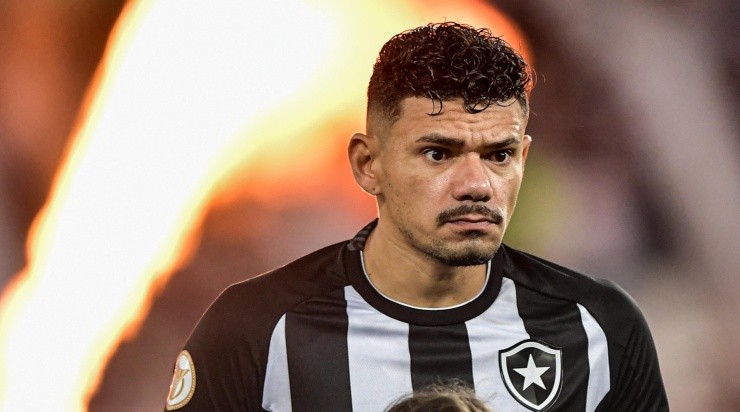 Thiago Ribeiro/AGIF - Atacante Tiquinho Soares é a esperança de gols da torcida do estrela solitária