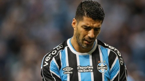 Foto: Pedro H. Tesch/AGIF - O Grêmio quer um novo reserva para o uruguaio Suárez