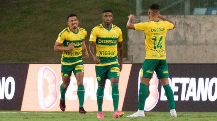 Gil Gomes/CuiAGIF - Cuiabá vem crescendo na temporada após a chegada do português