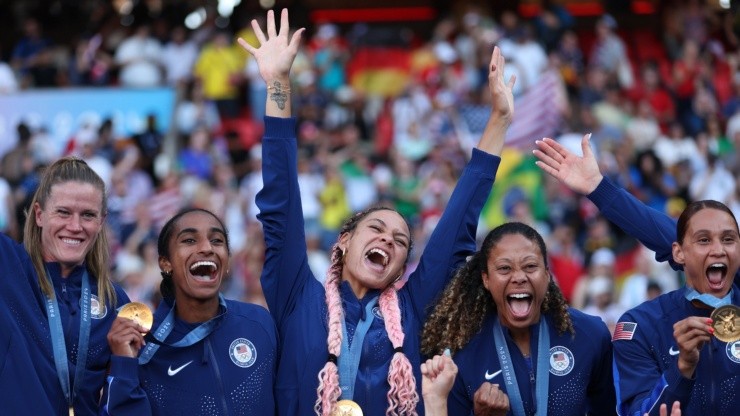 Gold medalist Trinity Rodman #5 of Team United States (C) and teammates celebrate with their medals after the Women's Football ceremony following the Women's Gold Medal match between Brazil and United States of America during the Olympic Games Paris 2024 at Parc des Princes on August 10, 2024 in Paris, France. (Photo by Justin Setterfield/Getty Images)