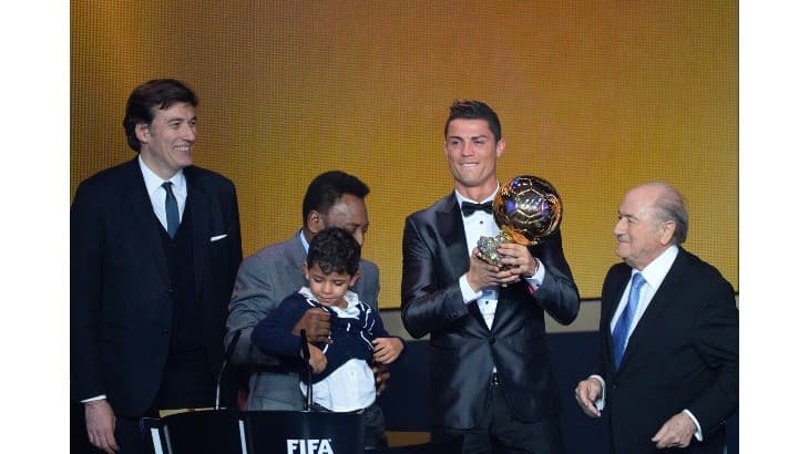 Cristiano Ronaldo con su segundo Balón de Oro