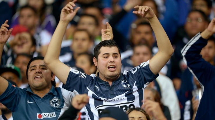 VIDEO: Hinchas de Monterrey trollean a Tigres al ritmo de Maluma