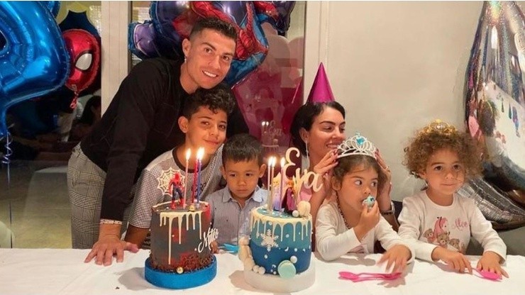 Cristiano Ronaldo, junto a Georgina Rodríguez y sus hijos.