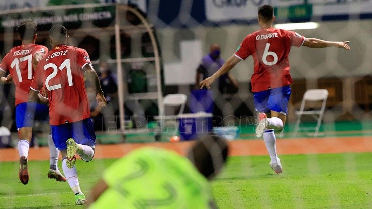 Festejo de gol de Costa Rica ante Honduras.