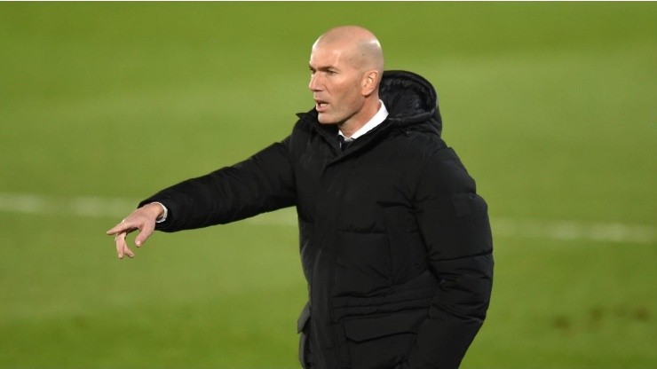 Zidane vuelve a coquetear con la chance de dirigir a Manchester United.
